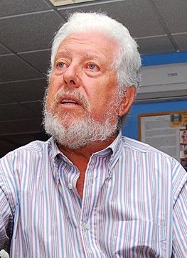 Desde la Hermandad de Pandorgos transmitimos la triste noticia del fallecimiento de don Carlos de la Torre Vaxeras, impulsor del uso del pañuelo de yerbas como símbolo característico de nuestra fiesta de la Pandorga y gran amante de las costumbres y tradiciones de Ciudad Real.