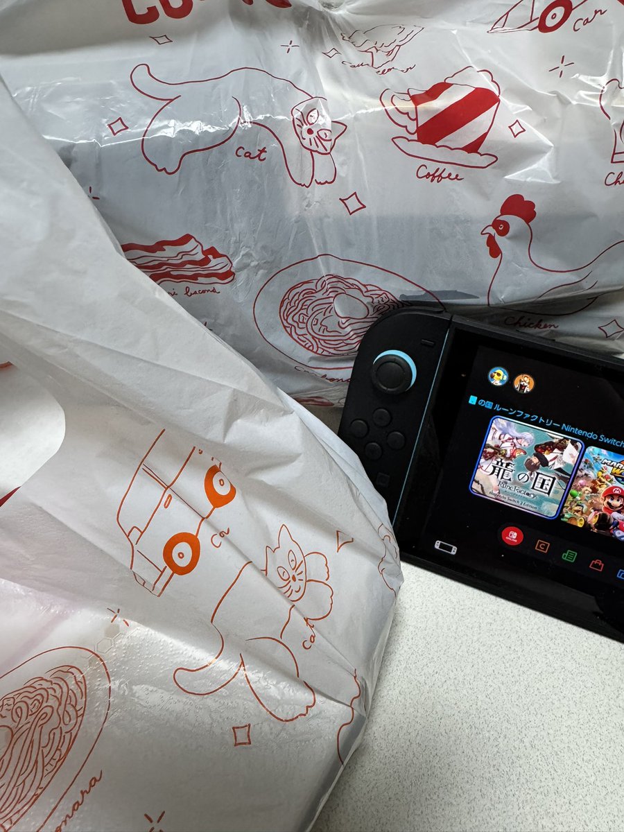 rodyisallcat's tweet photo. 外食買ってきて(おまけ目当てのココス)、子と相方くんと義弟でマリカ大会ヽ(ｏﾟｪﾟｏ)ﾉ https://t.co/u5WrGrt7h7