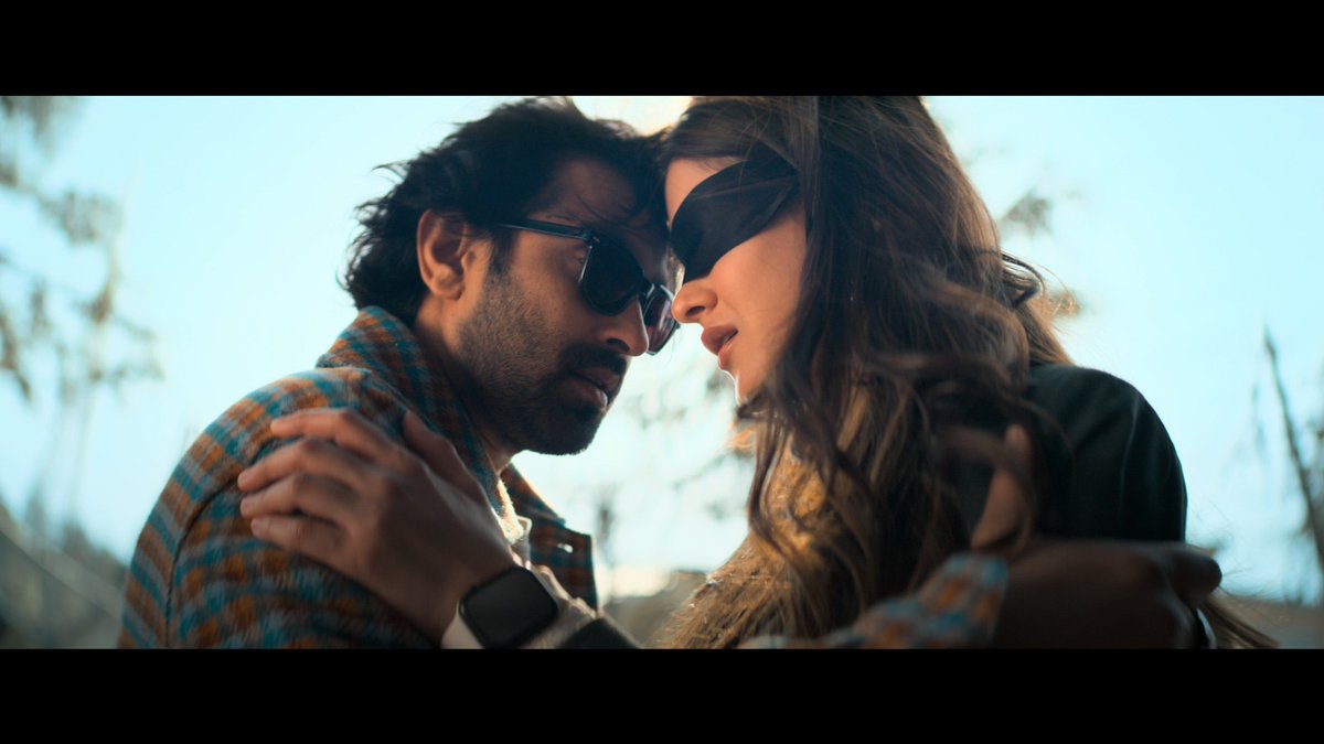 There’s something soothing about the #AankhonKiGustaakhiyan teaser subtle glances, moody skies, and that Vishal Mishra score. #VikrantMassey is effortlessly charming. #ShanayaKapoor seems ready for her big-screen moment. ✨
.
.
.
.
#VikrantMassey #ShanayaKapoor #TalkingBling