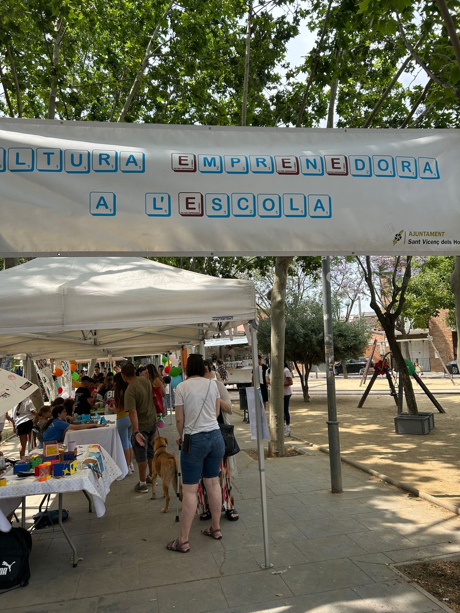 Projecte CUEME: cooperatives escolars al mercat a la pl. de Vila Vella
Nens i nenes de 5è de les escoles Sant Josep, Sant Jordi i Sant Antoni venen productes ze les seves cooperatives que han creat a classe amb el projecte Cultura emprenedora a l’escola CUEME
Aviat per @santvitv
