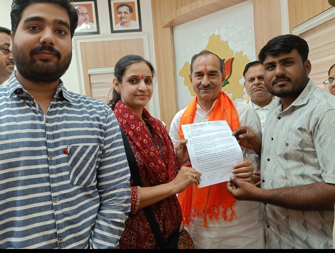 sharmamohan227's tweet photo. आज बहन @AmritaSing83030 ओर उनकी टीम ने राजस्थान बीजेपी प्रदेशाध्यक्ष @madanrrathore जी से मिलकर ज्ञापन दिया गया और मदन जी ने पूर्ण आश्वासन दिया है कि हमारा काम करवाएंगे और हमारी बात जल्द ही आगे बढ़ाएंगे 🙏🏻 https://t.co/2v6fgucQnh