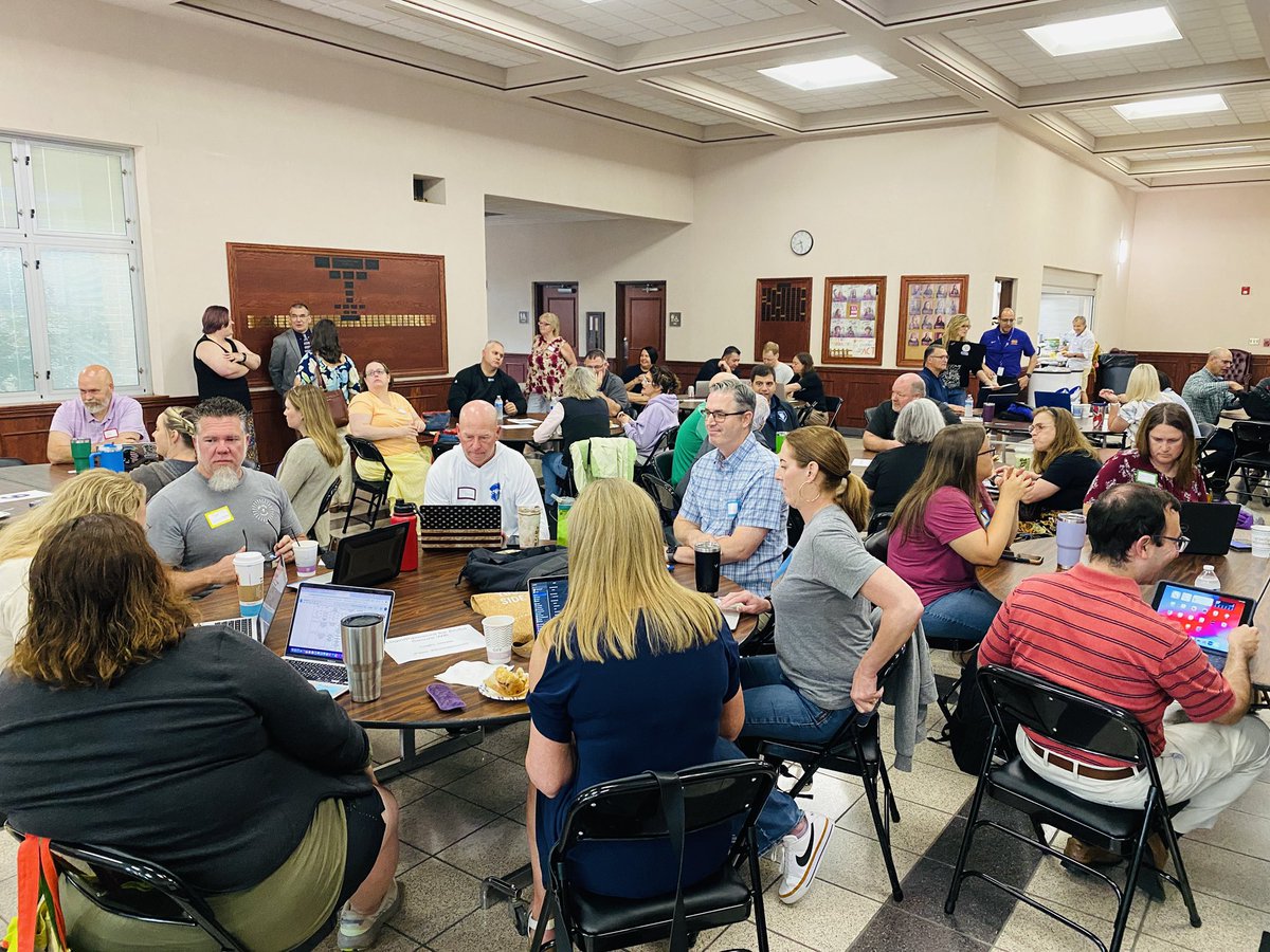 Julianne tweet media