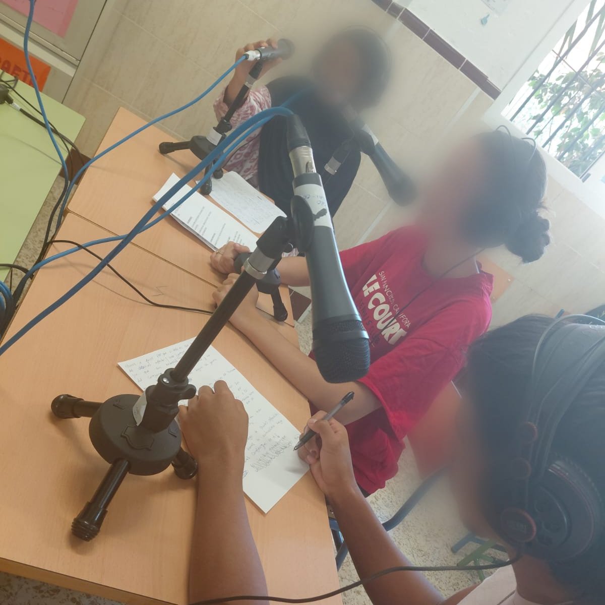 Asociación NAIM (@asociacionnaim) on Twitter photo 🎙️ Los/as jóvenes del @iesguadalmedina alzan la voz con sus podcasts 💥
Gracias a #MEIBAE y #DistritoPalmaPalmilla <a href="/malaga/">Ciudad de Málaga</a>, y junto a <a href="/fundacionesplai/">Fundación Esplai</a>, comparten su visión del barrio, rompiendo etiquetas y prejuicios.
🔜 ¡Pronto disponibles!
#RompiendoEtiquetas #PodcastJoven 🎙️ Los/as jóvenes del @iesguadalmedina alzan la voz con sus podcasts 💥
Gracias a #MEIBAE y #DistritoPalmaPalmilla <a href="/malaga/">Ciudad de Málaga</a>, y junto a <a href="/fundacionesplai/">Fundación Esplai</a>, comparten su visión del barrio, rompiendo etiquetas y prejuicios.
🔜 ¡Pronto disponibles!
#RompiendoEtiquetas #PodcastJoven