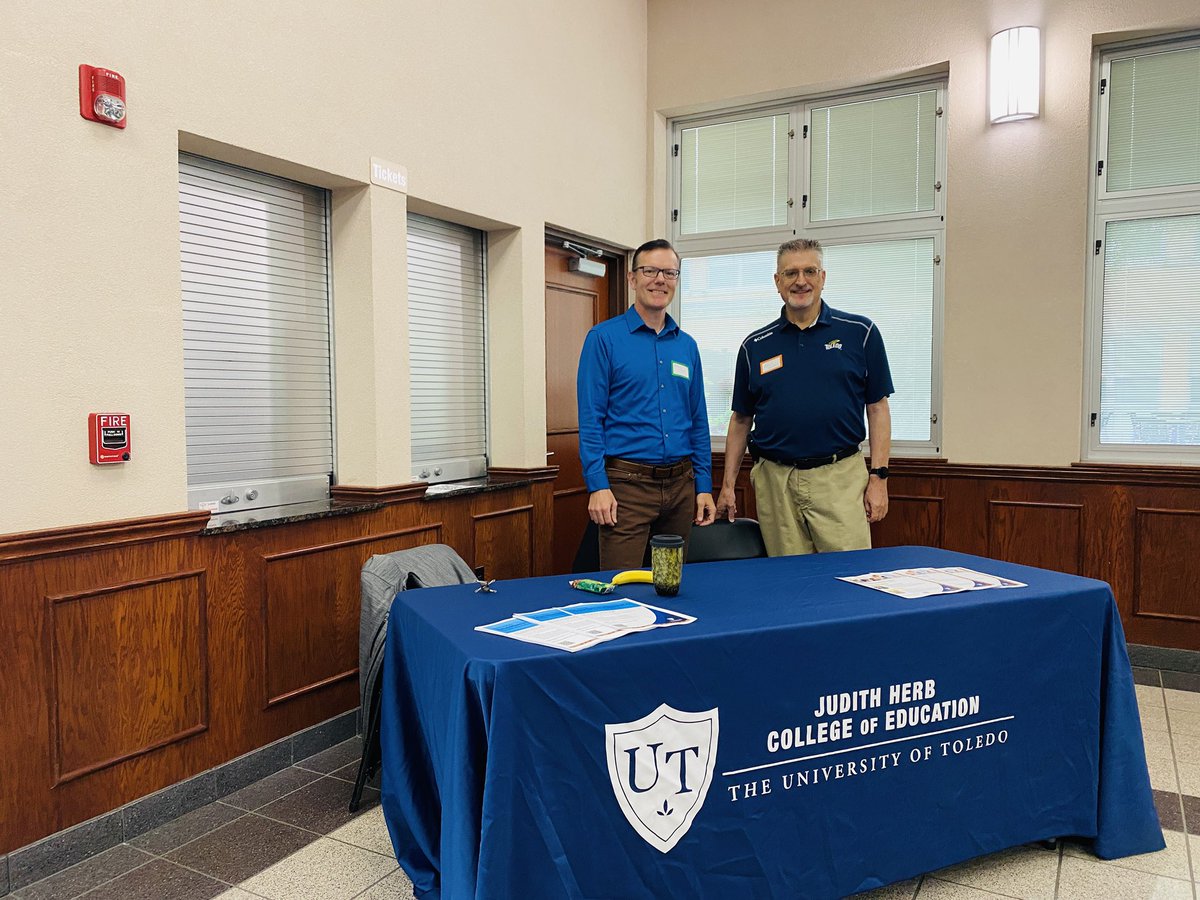 Julianne tweet media