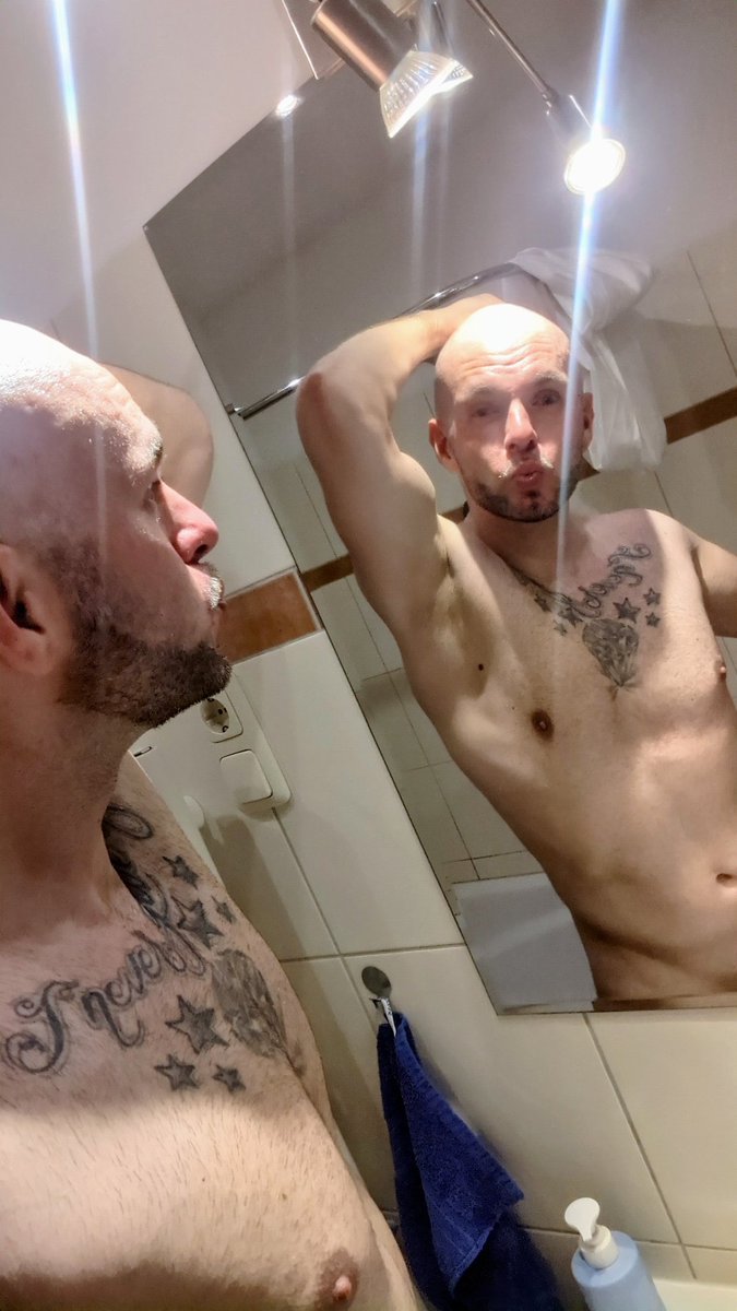 Glatze steht mir auch.. Jetzt hab ich wieder Haare 😈