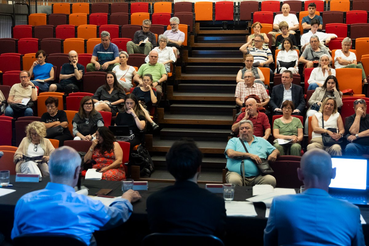 Dimarts, al Consell de Barri de la Font d'En Fargues, el veïnat va poder traslladar les seves demandes per millorar el barri. 

Alhora, el Regidor va resumir les actuacions que es fan, com la guingueta de Plaça Font d'en F. o la implantació de diverses escales mecàniques.