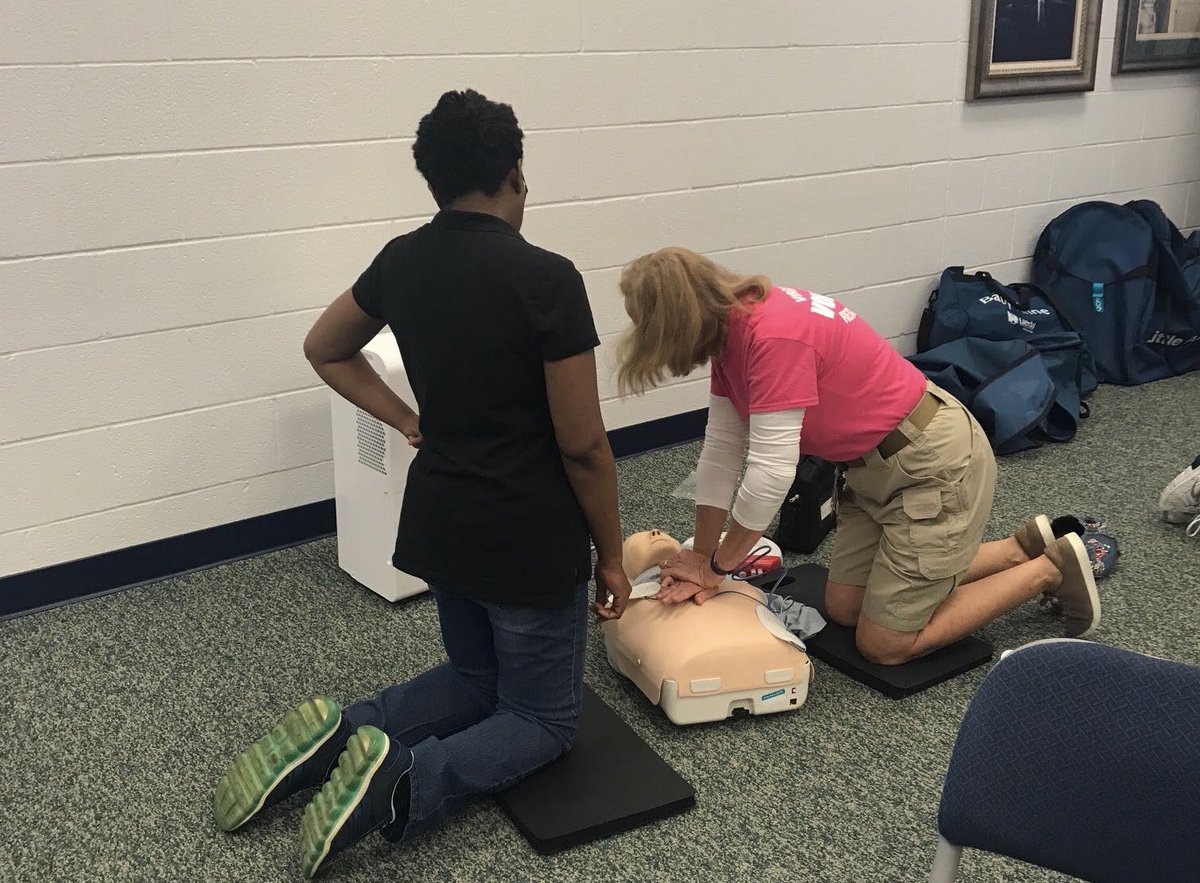vbvrs's tweet photo. June 1-7 is #NationalCPRandAEDAwarenessWeek 2025.

Did you know your #VBRescueVirginiaBeach Volunteer Squad offers free #HandsOnlyCPR &amp; #StopTheBleed training?

Learn more at https://t.co/VRBtG1KYhs &amp; click on the CPR/STB link at the top of the page.

“Be a life saver.” https://t.co/Jmb4RafPk5