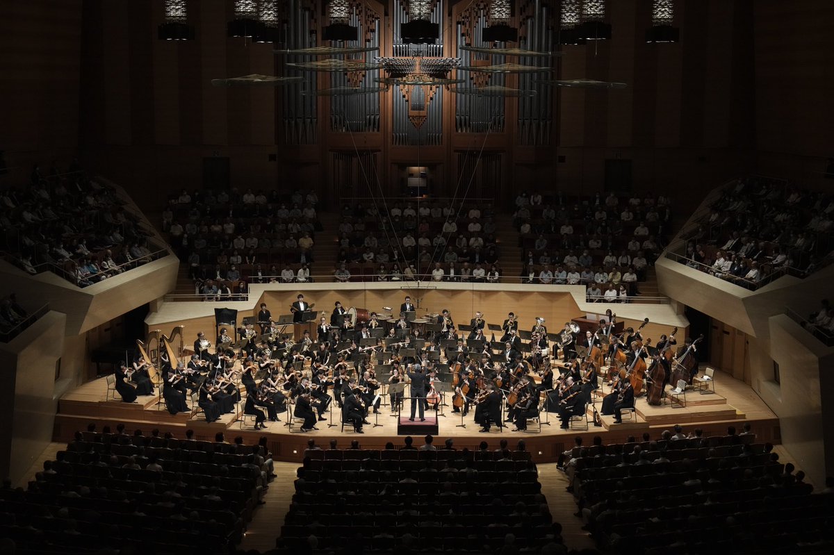 Photos of today’s concert 📸

6/5(木)  サントリーホール 
第1022回定期演奏会Bシリーズ

指揮／#小泉和裕   
オルガン／#大木麻理   

モーツァルト：交響曲第31番 ニ長調 K.297 (300a)《パリ》  
芥川也寸志：オルガンとオーケストラのための《響》