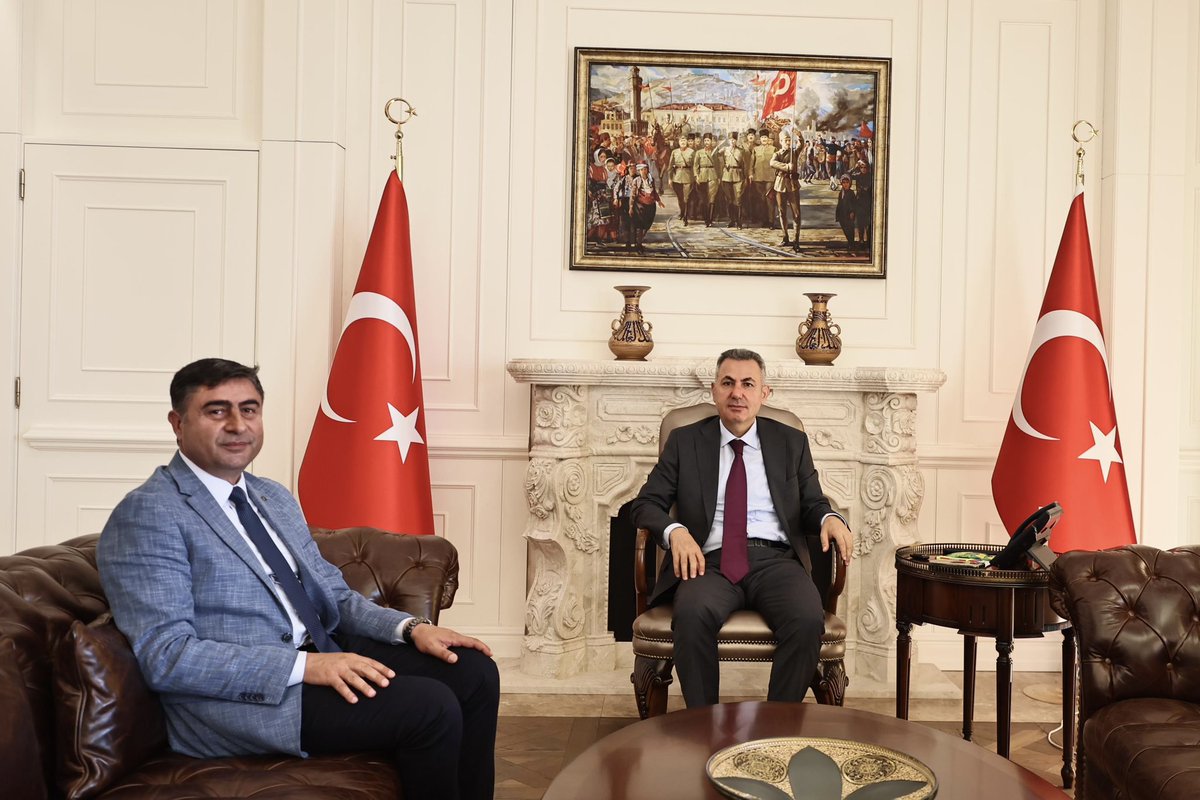 DEÜ Veteriner Fakültesi (@deu_veteriner) on Twitter photo Dekanımız Prof. Dr.Zafer BULUT, İzmir Valisi Sn. Dr. Süleyman ELBAN'ı makamında ziyaret ederek, Fakültemizin faaliyetleri hakkında bilgi vererek mezuniyet törenine davet etti. Sayın Valimize nazik kabulleri için çok teşekkür ederiz.
<a href="/izmirvaliligi/">T.C. İzmir Valiliği</a>
<a href="/drsuleymanelban/">Dr. Süleyman Elban</a>
<a href="/universitemDEU/">Dokuz Eylül Üniversitesi</a> Dekanımız Prof. Dr.Zafer BULUT, İzmir Valisi Sn. Dr. Süleyman ELBAN'ı makamında ziyaret ederek, Fakültemizin faaliyetleri hakkında bilgi vererek mezuniyet törenine davet etti. Sayın Valimize nazik kabulleri için çok teşekkür ederiz.
<a href="/izmirvaliligi/">T.C. İzmir Valiliği</a>
<a href="/drsuleymanelban/">Dr. Süleyman Elban</a>
<a href="/universitemDEU/">Dokuz Eylül Üniversitesi</a>