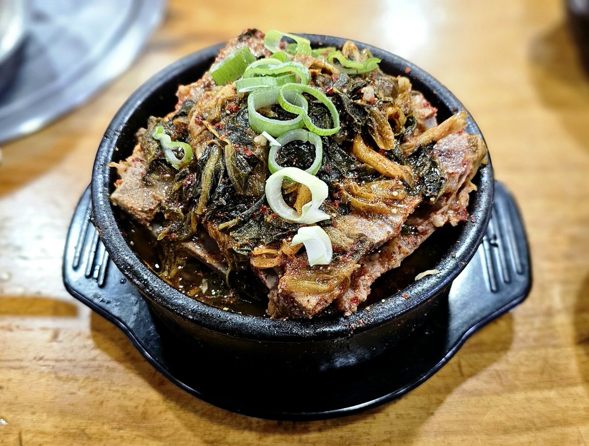 오늘 저녁은 국밥을 좋인하는 아들과 함께 
해장국 한그릇 먹어봅니다^^
굿밤되세요 🫡

#서울감자탕