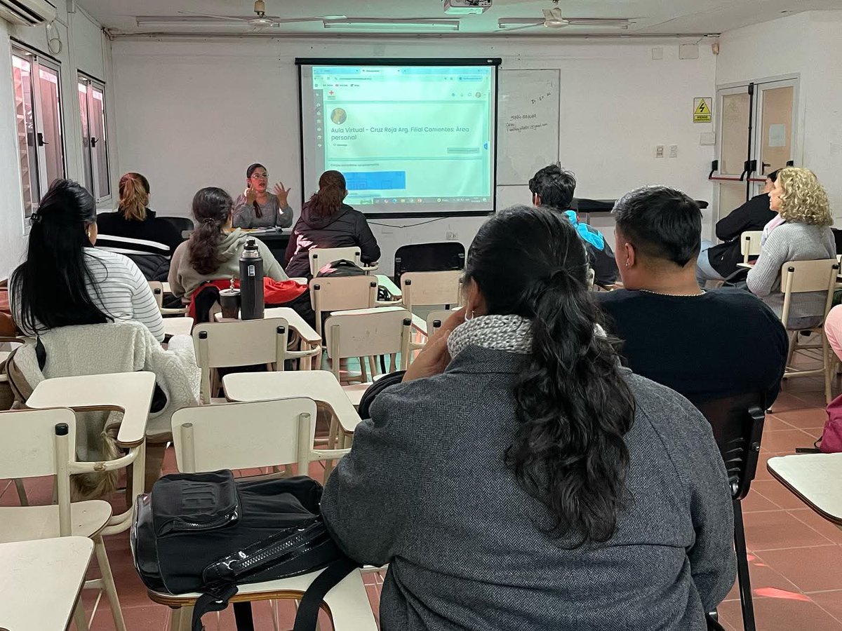 Comenzamos con el curso de Cuidador Domiciliario 🤗

👉 Una genia la profe Julieta

¡Muy pronto iniciarán las practicas!

#CapacitateEnCruzRoja