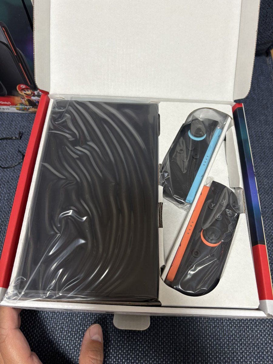 roboneko0603's tweet photo. Switch2 来たー！
子供用と自分用をGETです。
転売なんてしませんよ！
#Switch2 https://t.co/bbyKwlrlGg