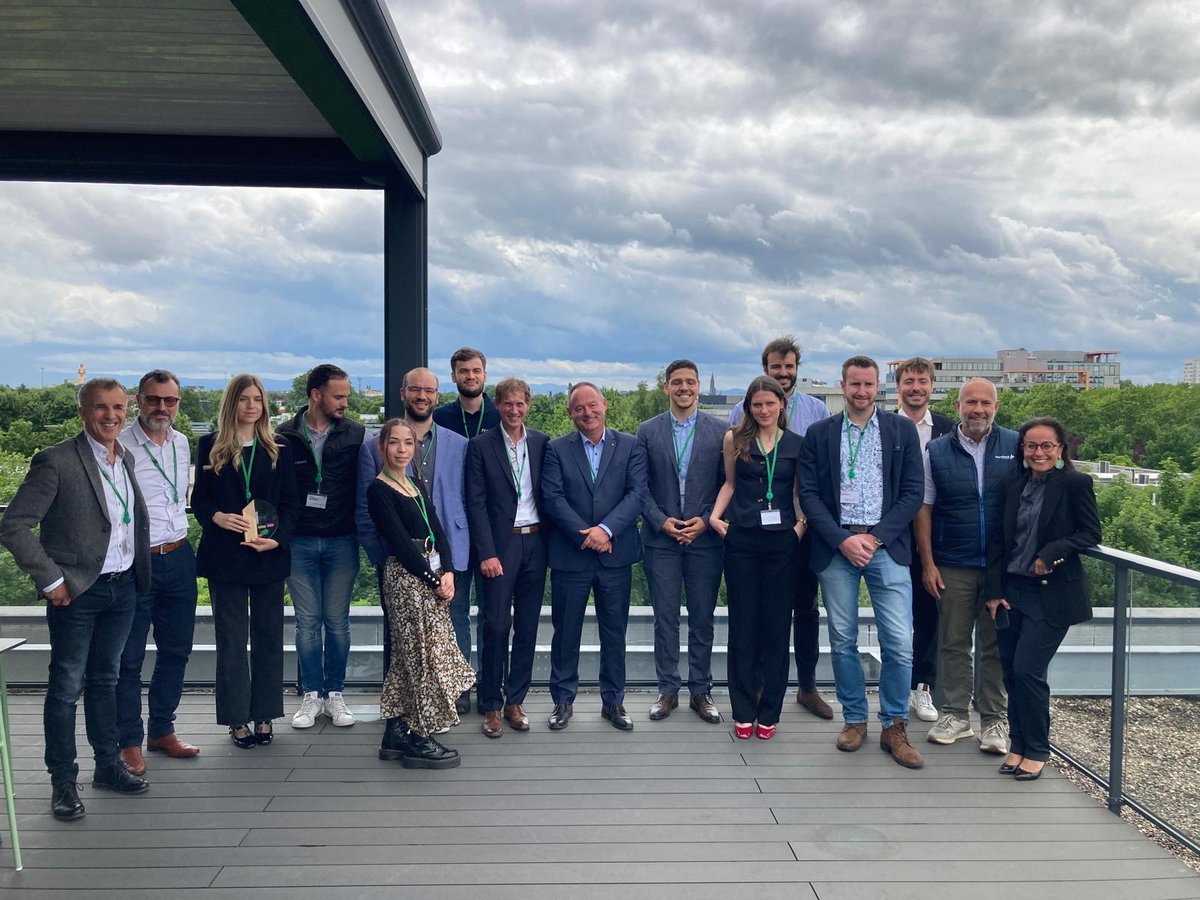 Steph_Dommange's tweet image. Ce matin à #Schiltigheim, l’heure est à la #RSE et aux célébrations ! 🎉
Au total 7 entreprises fournisseurs de la #SNCF, dont 4 ancrées en #GrandEst (Fourchard, MP Conseil, Framafer et @DKMExperts), clôturent aujourd’hui leur parcours dans le programme #ImpactRSE initié par le…