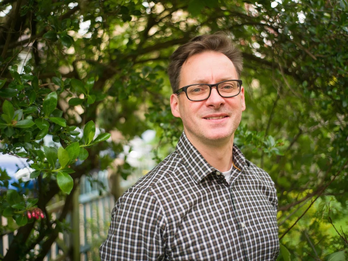 Look at this lovely photo of @willeaves, poet and author. But I bet you’d also like to get a proper look at his BRAIN as well (surely this isn’t just me?). Well, the good news is that on the 2nd July, you will be able to get to grips with his neural activity!