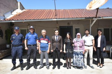 Kaymakam ÖZEFE ve eşi Hilal ÖZEFE gazilerle birlikte