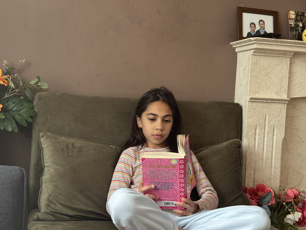 arzu44668689's tweet photo. @InspireMrsP Ayleen did a lot of reading during the holidays😊 https://t.co/V03M1J3zv5