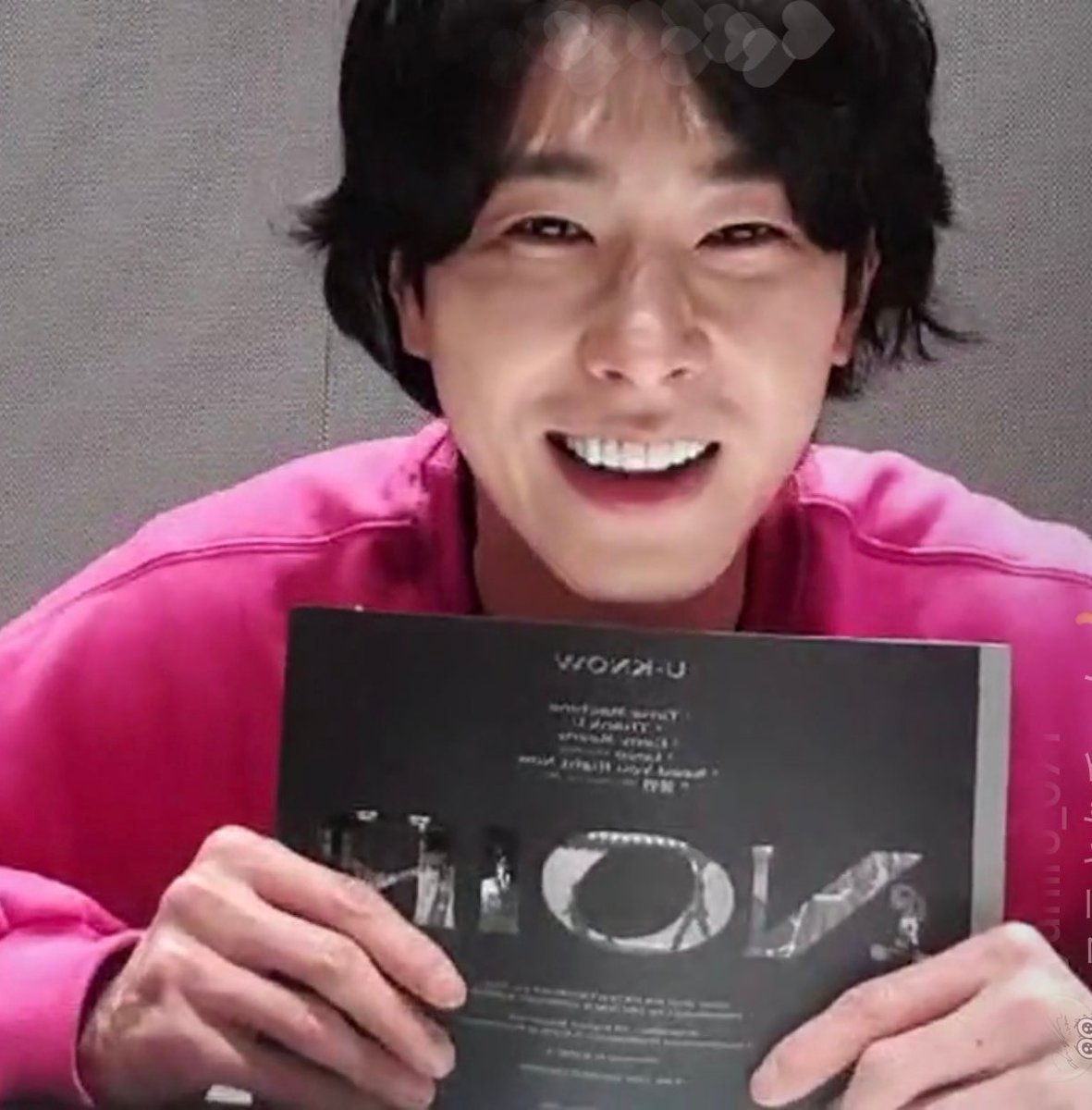 sakurawakameRT1's tweet image. アルバム発表の日に
とろけるような笑顔で찐친たちに報告に来てくれたユノ
本当に嬉しかったんだね
忘れられないよ
찐친達にも宝物のアルバムを有難う

#NOIR1600日おめでとう 
#NOIR_1600일_축하해요　
#ThankU
#UKNOW #유노윤호 #YUNHO #ユンホ
동방신기 TVXQ 東方神起ユンホ