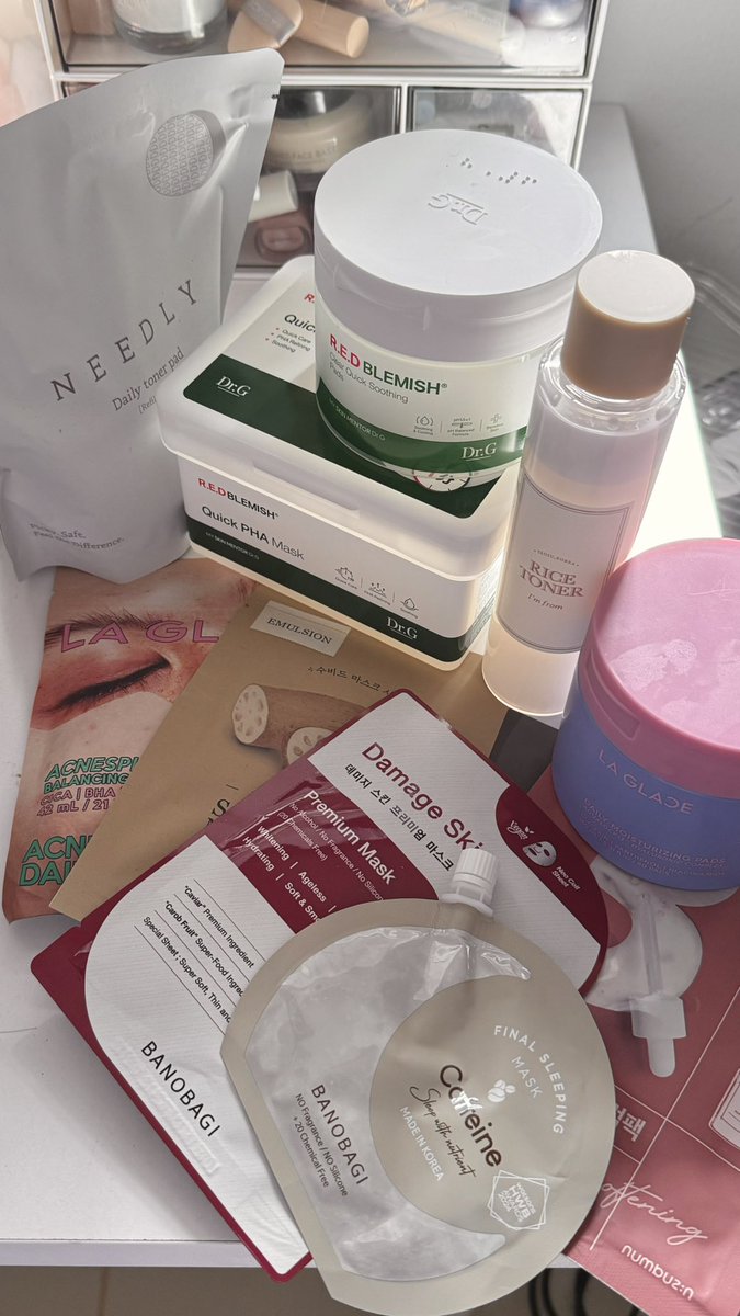 รวมลิส หลังเข้าวงการมาส์กหน้า/ใช้แพดก็ออกไม่ได้เลย ทำแล้วผิวปัง3000% ขอแนะนำแบรนด์ที่ใช้แล้วชอบจริงๆ

- numbuzin no.5 โทนเนอร์แพด แปะหน้า 3-5 นาทีก่อนบำรุง รอยสิวจางไว
- laglace แบรนด์ไทย ที่ปังมาก แผ่นบางนุ่ม ลำรุงในตัว
- Dr.G โทนเนอร์ผิวเย็น ปรับผิวก่อนบำรุง ดีชห
- skinfood