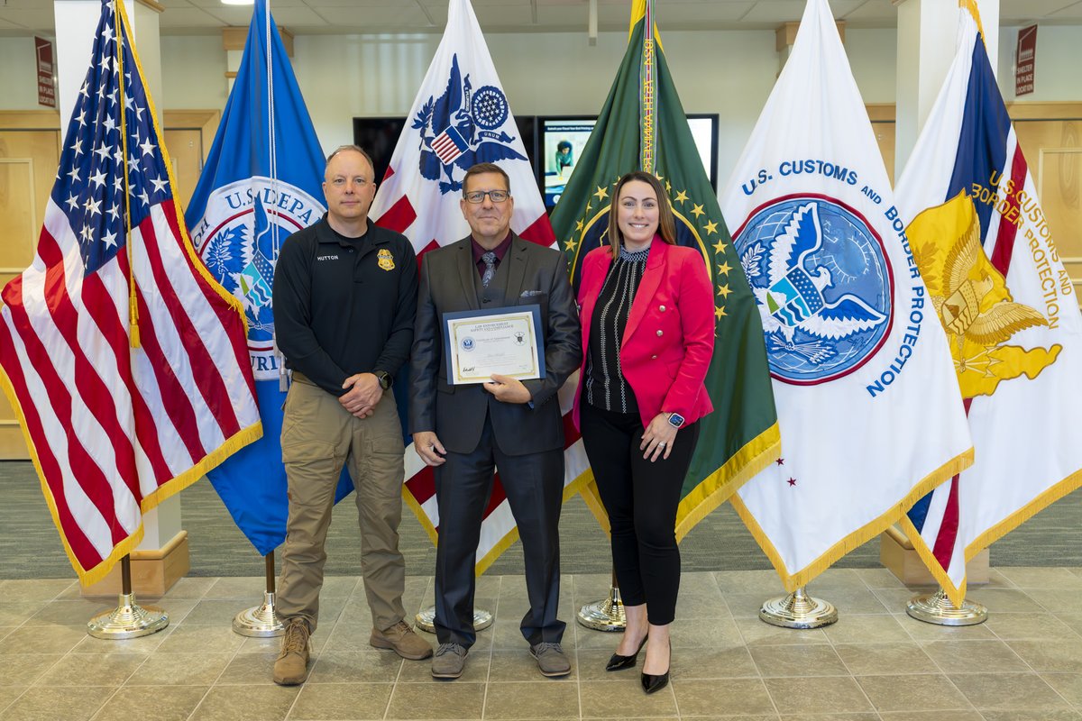 CBPLESCXD's tweet image. This week we held a Swearing-In Ceremony and welcomed our newest LESC employee who will be assigned to our Mission Support Branch. Congratulations and welcome to the LESC Team!