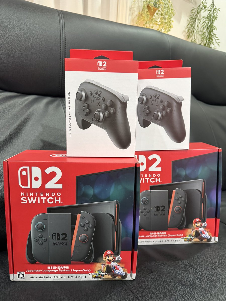 haruno0601's tweet photo. Nintendo Switch2発売おめでとうございます㊗️🎊我が家も自分用と嫁さん用1台ずつ当選し無事 発売日にゲットできました！！2台ともマリカセット当選したしプロコン2もなんとか購入できた！楽しむぞー！！ https://t.co/vOAMaIdZSI