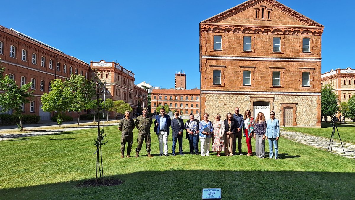 🌿 Plantamos futuro en el Campus de Zamora

Con motivo del #DíaMundialDelMedioAmbiente, la USAL ha presentado en el Campus Viriato de Zamora el proyecto #OlmosUSAL para la conservación de los olmos ibéricos.

🌳 En esta primera fase del programa se han plantado 100 ejemplares