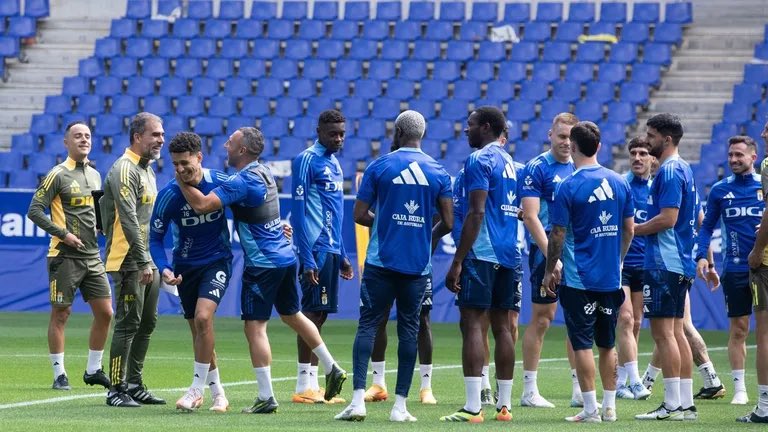 RadioRO (@_radioro_) on Twitter photo NOTICIA.
Novedades en el entrenamiento del Real Oviedo.
✅ Chaira arranca la sesión al mismo ritmo.
⚽️ Hassan entrenó sin problema.
Vía: <a href="/lavozdeasturias/">La Voz de Asturias</a> NOTICIA.
Novedades en el entrenamiento del Real Oviedo.
✅ Chaira arranca la sesión al mismo ritmo.
⚽️ Hassan entrenó sin problema.
Vía: <a href="/lavozdeasturias/">La Voz de Asturias</a>