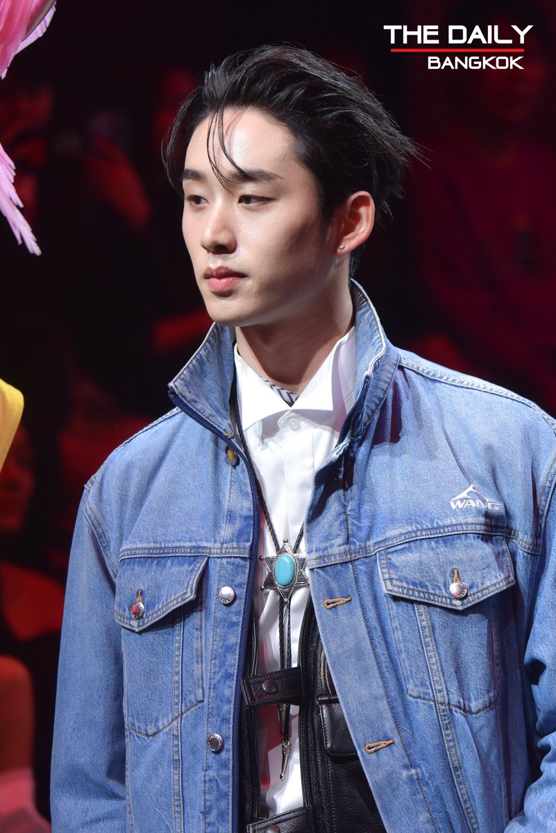 " วิลเลี่ยม จักรภัทร - เอส ศุภ " ร่วมเดินแฟชั่นโชว์บนรันเวย์งาน EMFASHIONICON EDGE 2025

WILLIAMEST WITH EDGE2025
#EMDISTRICTxWilliamEst 
#WilliamEst #williamjkp #est_rvp 
#EmfashioniconEdge2025
#EMFASHIONICON #EMDISTRICT