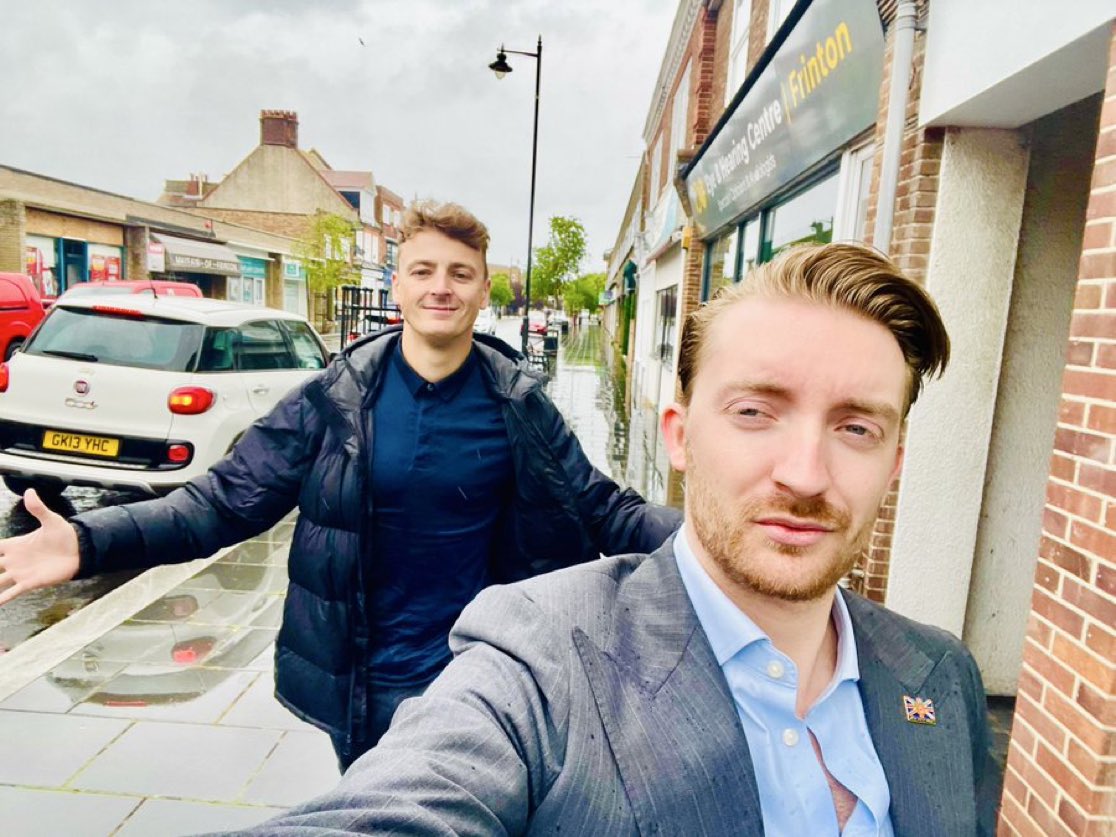 ReformDaily_'s tweet image. 📍“Last time we linked up ⬇️ was in Runcorn” says Tom Allison

Now out with Jaymey McIvor for polling day in Frinton, Essex – Reformers hitting the ground hard 🇬🇧💪🏻

#Frinton #ReformUK @TomReformUK @McivorJaymey