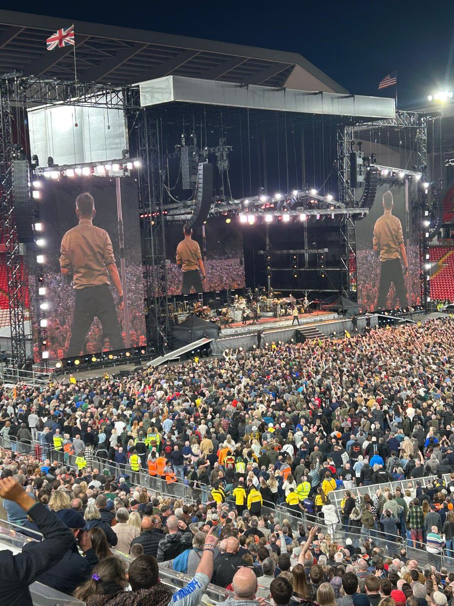 markprezo's tweet image. What a night 🎸🎸