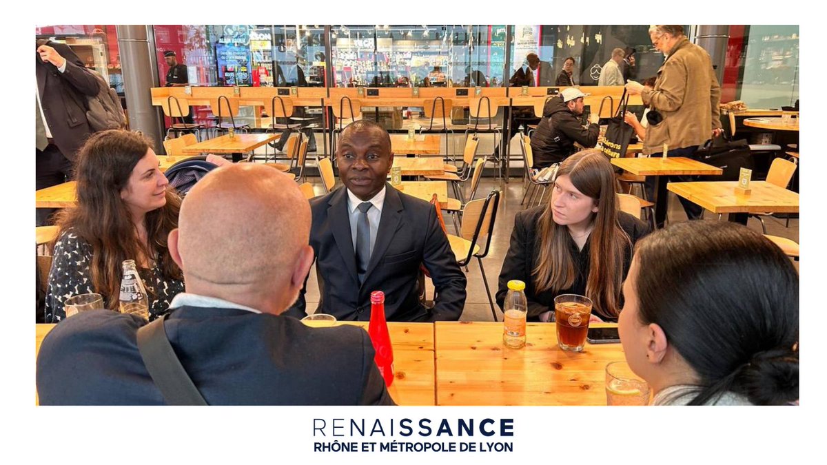 Renaissance_69's tweet image. Échanges avec le ministre @TMohamedSoilihi : la Francophonie et les partenariats internationaux sont des enjeux essentiels pour notre pays et pour que sa voix porte partout dans le monde.
