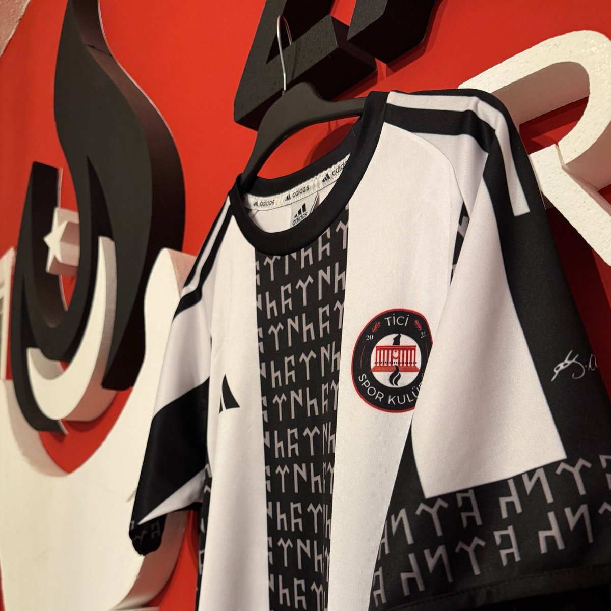 Zafer Partisi futbol takımı kurma kararı aldı.

'Türk İdman Yurdu Cemiyeti Futbol Kulübü'