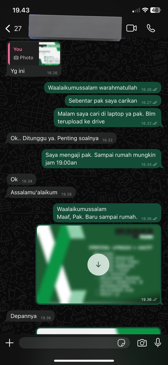 Atasan uwe, sedari siang ngapain bae. Heran. Udah sore nanya kerjaan dengan dalih penting soalnya. Malem lebaran kupikir dia lupa, ditagih pula tuh. Selamat datang kehidupan budak kantor. 🤦🏻‍♀️