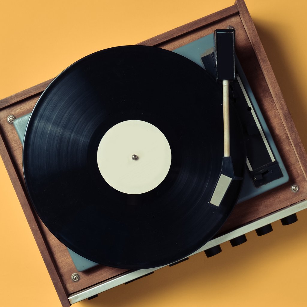 🎶 ¿Tu amplificador no tiene entrada phono? No pasa nada. Con un preamplificador externo puedes conectar tu tocadiscos y disfrutar del mejor sonido en vinilo 🌀

Te contamos cómo hacerlo paso a paso 👉 blog.profesionaldj.es/tocadiscos-a-a…