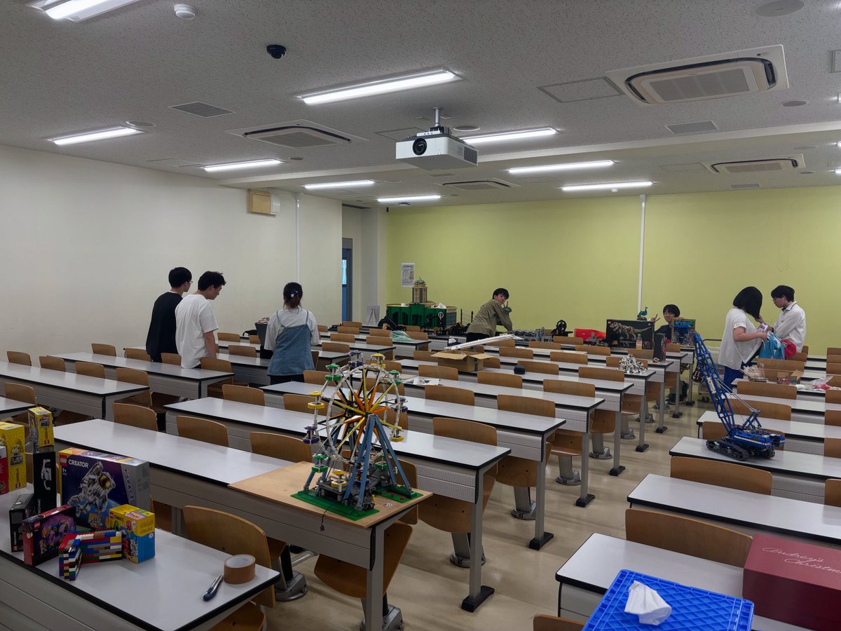 NULC_LEGO's tweet image. 今年も名大祭で展示を行います！
展示やくじ引きなど行います！
日程、場所
名古屋大学全学教育棟S20
6/6 10:00-18:00
6/7 10:00-18:00
6/8 10:00-16:00
たくさんの方のご来場お待ちしてます！

#レゴ #LEGO #名大レゴ部 #名古屋大学
#名古屋 #名古屋イベント