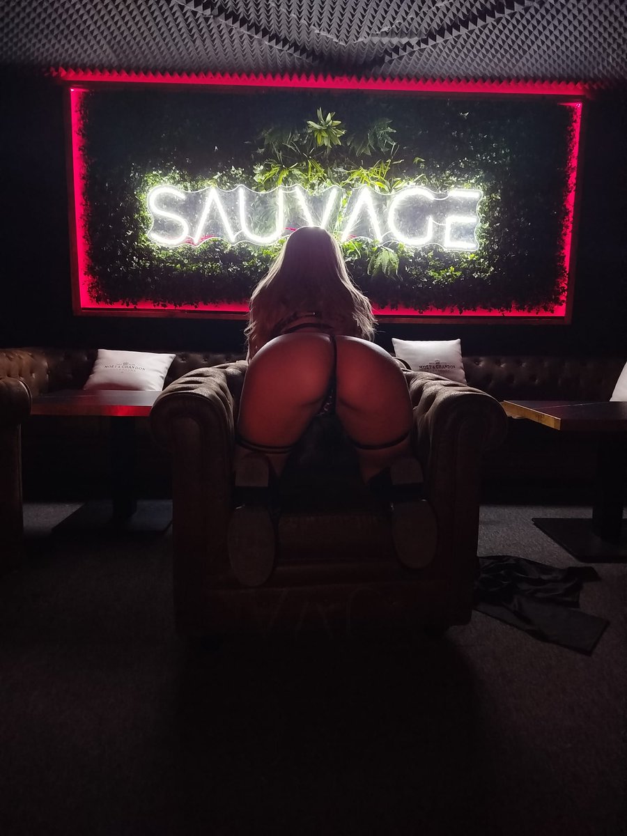 Culito en 4 para que me la comas enterita así como estoy #JuevesDeCulos