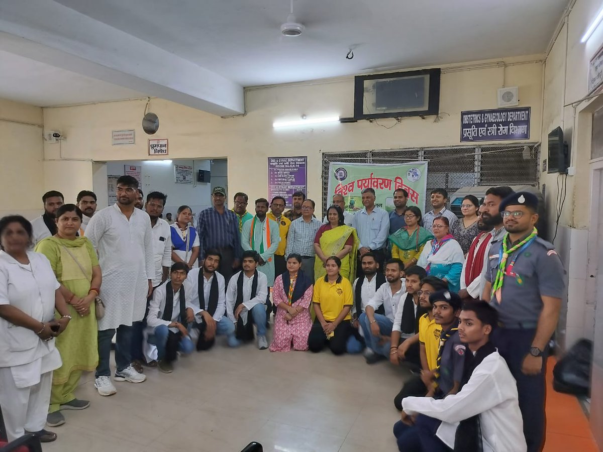 drm_lko's tweet photo. विश्व पर्यावरण दिवस के अवसर पर आज लखनऊ मण्डल चिकित्सालय परिसर में पौधा रोपण किया गया। इस अवसर पर उत्तर रेलवे भारत स्काउट्स एवं गाइड्स द्वा��ा नुक्कड़ नाटक के माध्यम से मरीजों एवं पैरामेडिकल स्टाफ को पर्यावरण के प्रति जागरूक किया गया।
#WorldEnvironmentDay https://t.co/k7AjNDOmuT
