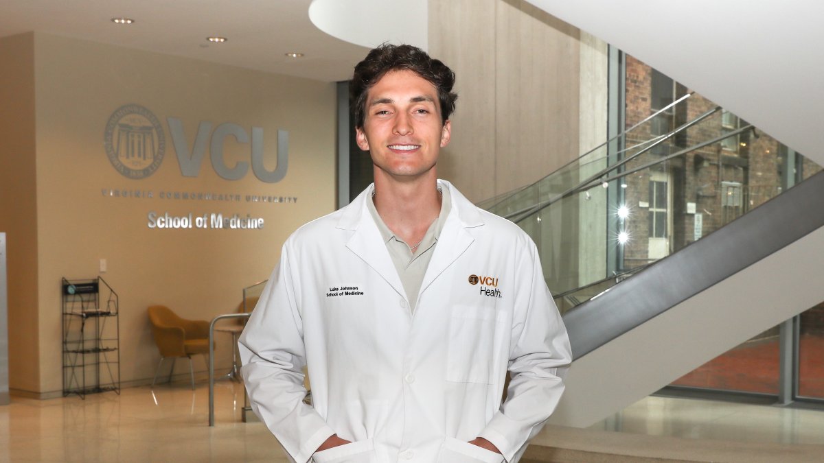 VSAnesthesia's tweet image. 🔦 What if the OR goes dark?
M3 Luke Johnson studied #anesthesiology training during power outages — and just co-authored a recently published blackout simulation study to improve real-world readiness.
🔗 Get the story: medschool.vcu.edu/news/research-…
📷 Arda Athman