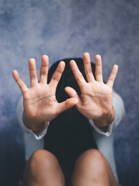 GeneroUasd's tweet photo. ⚠️ Dos adolescentes enviados a prisión preventiva por presunta violación de su compañera en una escuela de Santiago.

Esto no es un hecho aislado, es el reflejo de una cultura que silencia y no educa.

📚 Exigimos educación sexual integral, justicia y protección. https://t.co/DS8yp7w9xI