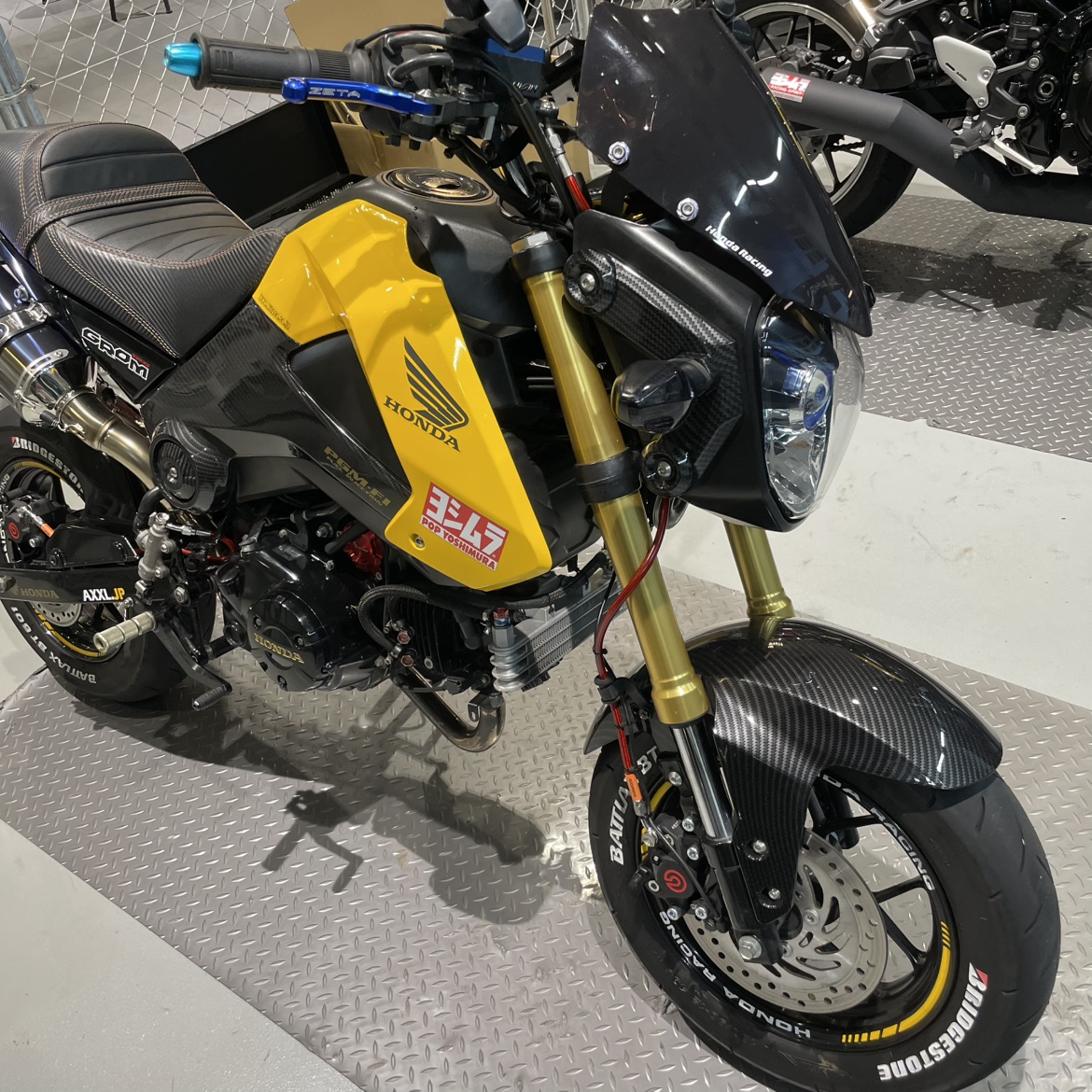 naps_tokai's tweet photo. #ナップス春日井店 です💁♀️💕
カスタム車両ご紹介の時間です📢
#HONDA #GROM
前後ブレーキキャリパー #brembo
キャリパーサポート #OVERRacing
ブレーキホース #GOODRIDGE
赤いブレーキホースがいいですね💗
#4ミニカスタム もできます! https://t.co/sIQQ8mGdMr