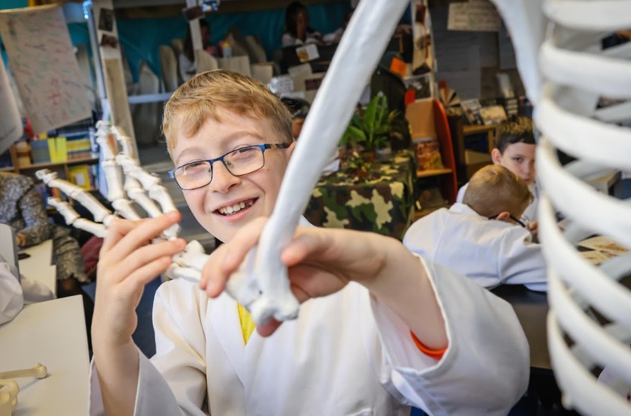 How can we close the science attainment gap? 🧪 Hampshire Research School explores the EEF's  Primary Science Guidance, emphasizing the power of vocabulary and oracy to boost understanding and curiosity in young learners.
🔗researchschool.org.uk/hampshire/news…
#PrimaryScience #RSN #EEF