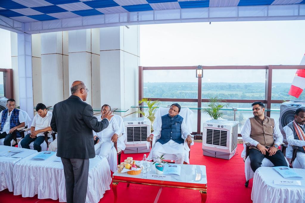 Invest Odisha (@investinodisha) on Twitter photo Hon’ble <a href="/CMO_Odisha/">CMO Odisha</a> Shri <a href="/MohanMOdisha/">Mohan Charan Majhi</a>, with Hon’ble Minister Shri <a href="/SampadSwainBJP/">Sampad Swain</a>, visited TATA SEZ, Deepak Fertiliser & Utility Corridor in Ganjam—reaffirming Odisha’s commitment to fast-tracked industrial growth.
#InvestInOdisha #SamrudhOdisha #InvestInFuture Hon’ble <a href="/CMO_Odisha/">CMO Odisha</a> Shri <a href="/MohanMOdisha/">Mohan Charan Majhi</a>, with Hon’ble Minister Shri <a href="/SampadSwainBJP/">Sampad Swain</a>, visited TATA SEZ, Deepak Fertiliser & Utility Corridor in Ganjam—reaffirming Odisha’s commitment to fast-tracked industrial growth.
#InvestInOdisha #SamrudhOdisha #InvestInFuture