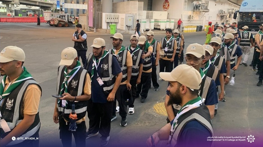 ITC_Riyadh_M's tweet image. تفتخر فرقة كشافة #الكلية_العالمية_للسياحة_والفندقة_بالرياض بمشاركتها المتميزة في خدمة ضيوف الرحمن خلال موسم حج هذا العام 1446هـ، ضمن جهود وطنية كبيرة لتيسير أداء المناسك لضيوف بيت الله الحرام. 
كل الشكر لأبنائنا الكشافة على روح العطاء والانضباط والمسؤولية 💪
#الكشافة #حج1446هـ