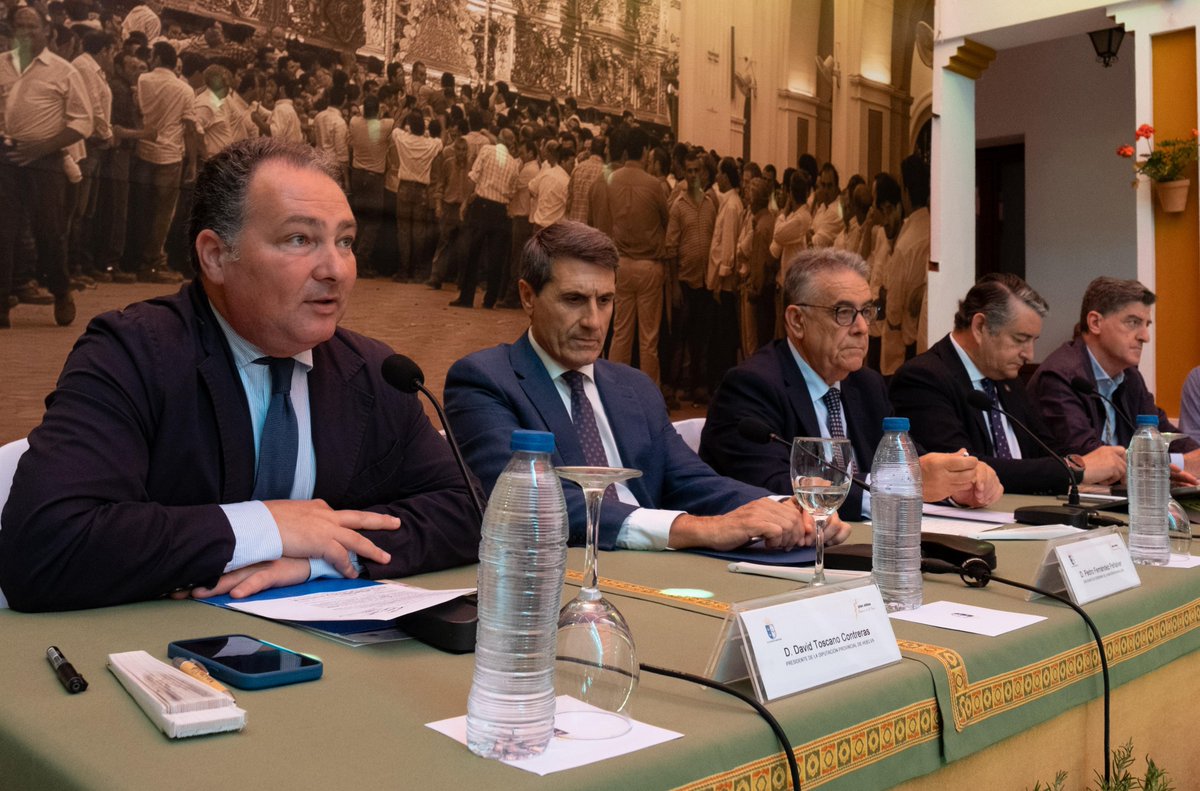 <a href="/DipuHU/">Diputación de Huelva</a> #Huelva despliega un centenar #bomberos  Huelva en los caminos y en la aldea y refuerza las medidas ambientales en el #Rocío2025. <a href="/toscanodavid/">David Toscano</a>  destaca que el operativo  se dirige a garantizar la seguridad y el respeto al entorno.
diphuelva.es/prensa/Diputac…