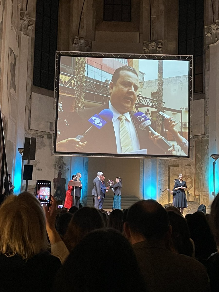 ¡1434 días!
De nuestra detención arbitraria y privación ilegítima de la libertad.
Mi Hno. Javier Tarazona Dir. de <a href="/FundaREDES_/">FundaREDES</a> sigue detenido cumpliendo una sentencia anticipada sin cometer delitos. 
Exigimos sea puesto de inmediato en libertad.
#LiberenAJavierTarazona 
#5Junio