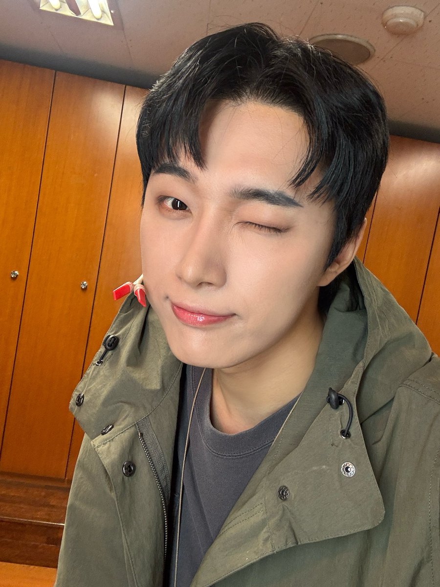 OmegaX_members's tweet photo. [#OX]

오늘도 완료!!! 
헤어스타일 바뀐 건 비밀🤫

#OMEGA_X #오메가엑스
#재한 #JAEHAN https://t.co/PLS1SYbcWU