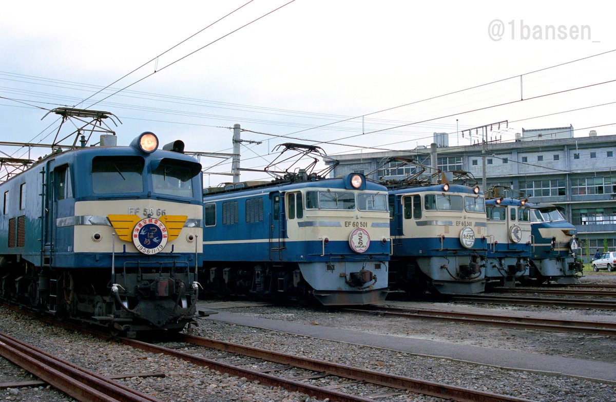 1bansen_'s tweet image. #EF65の日
#EF66の日
EF65は2台並んでいます。奥にEF66、手前はEF58の66。86年10月。39年前の高崎は機関車がゴロゴロしていました。