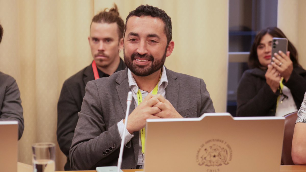 ♻️ CREACIÓN Y AMPLIACIÓN DE ÁREAS MARINAS PROTEGIDAS: En un hito ambiental, esta propuesta beneficiará al archipiélago #JuanFernandez e islas Desventuradas. 

En la Comisión, <a href="/jaimearaya/">DiputadoJaimeAraya</a> Diputado recibió a representantes del Consejo Local del Mar, al Municipio y habitantes.