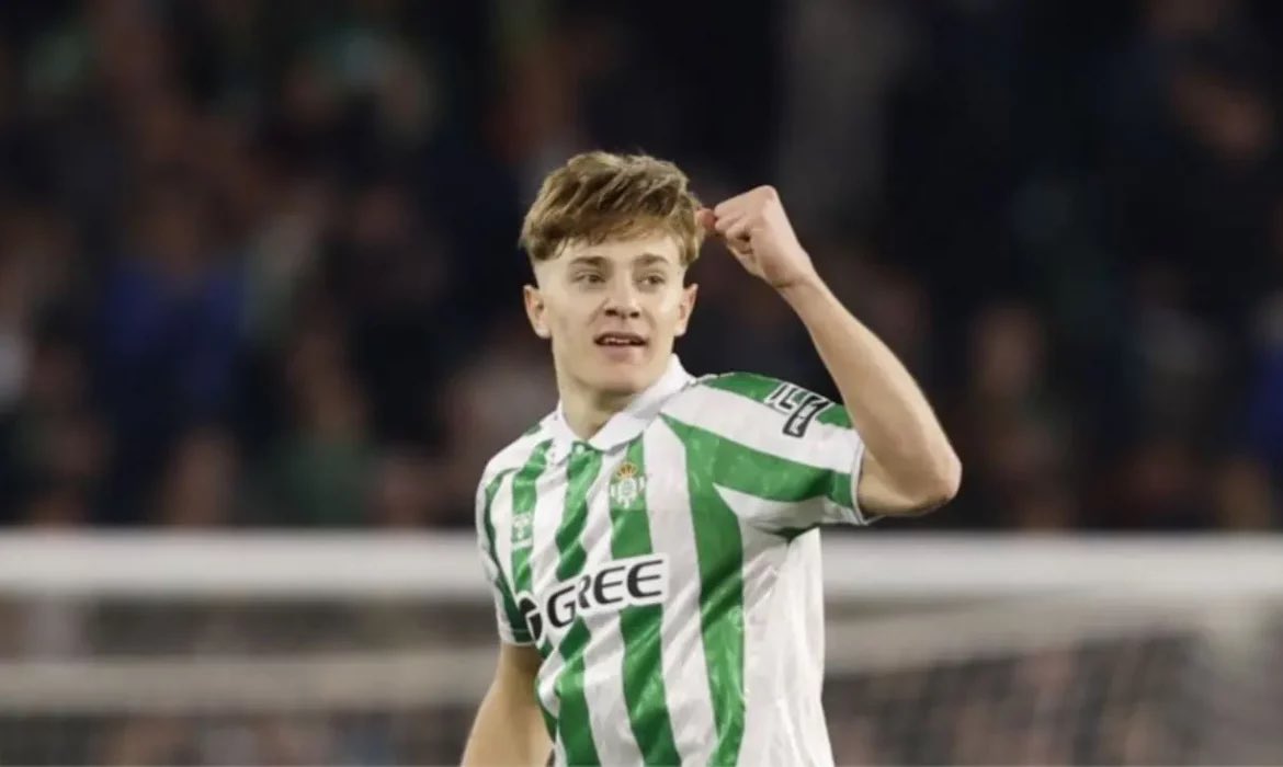 SantiagNarvaez's tweet photo. 🟢🚨 Última hora #RealBetis.
👉 El asunto Jesús Rodríguez va para largo este verano.
▪️Tal y como ha informado @manu_colchon en @ZonaMixta__, el interés en Jesús Rodríguez crece por día y el número de ofertas por el canterano es tremendo.
▪️Según me comentan, podrían superar las 7/8 ofertas por el extremo verdiblanco.
👉El Betis quiere que se quede. Él, en principio, también preferiría quedarse. Pero nada podemos garantizar a día de hoy. Mercado muy largo y con un europeo sub 21 por disputar. Veremos.
#Fichajes #Betis