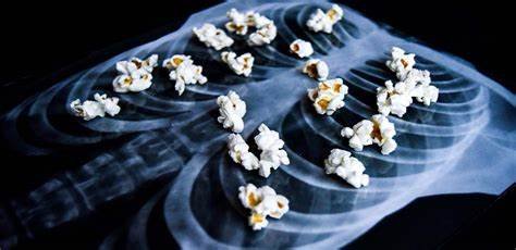 🫁 Vaping’s Silent Killer: The Horror of Popcorn Lung
 Unmasking the Hidden Dangers in Your Vape Clouds
Introduction:
Inhaling sweet flavors like cotton candy, mango, or mint might seem harmless—but behind the pleasant taste lies a terrifying truth. “Popcorn lung,” a severe and
