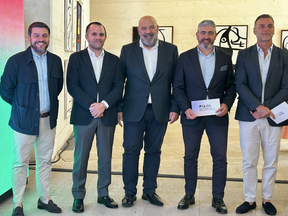 fehmallorca's tweet photo. Amplia representación #FEHM con el presidente @JavierVich75 al frente y los presidentes de la @AHPlayadePalma @Visitpalmahotel en la presentación de la candidatura de Palma a Capital Europea de la Cultura 2031 hoy en la #FundacióPilariJoanMiro
@ajuntpalma @fehmallorca https://t.co/pYrDRGxXvm